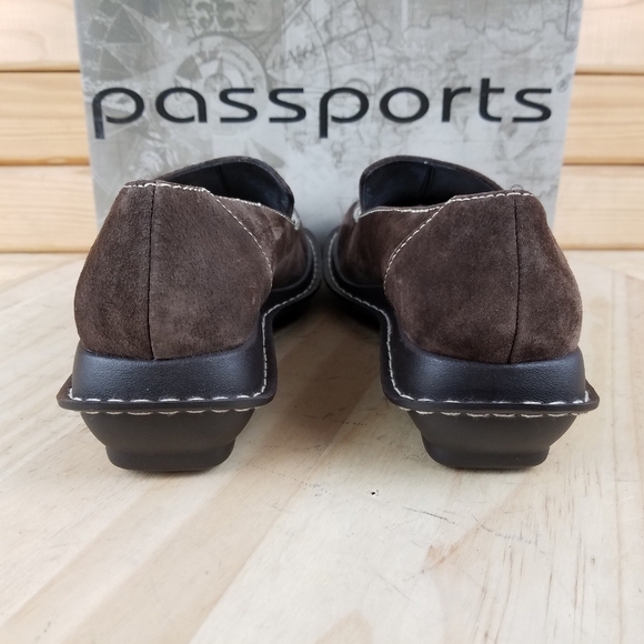 Suede Leather Loafer Brown Slip on Comfort Shoe Moc Toe NEW CL 'Passports' 6.5 M - Picture 4 of 10